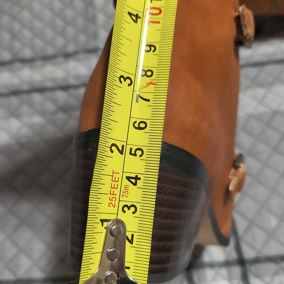 Chic Tan Leather Ankle Booties - Picture 5 of 6